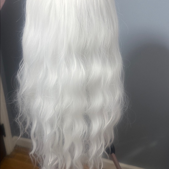 Elegant White Wavy Hair Wig - Picture 5 of 6